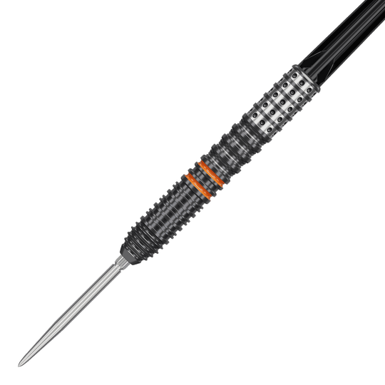 Das Bild zeigt einen Target Japan Black Marque Morpheus GEN2 Steeldart. Der Dartpfeil hat ein schwarzes, geriffeltes Griffstück mit silbernen und orangenen Akzenten.