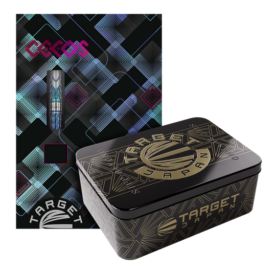 Target Japan Kaze Series Ceros 03 Soft Darts - 19g Das Bild zeigt die "Target Japan Kaze Series Ceros 03 Softdarts - 19g" in einer dekorativen Verpackung. Neben der bunten Kartonverpackung steht eine elegante schwarze Metallbox mit goldenen Verzierungen.