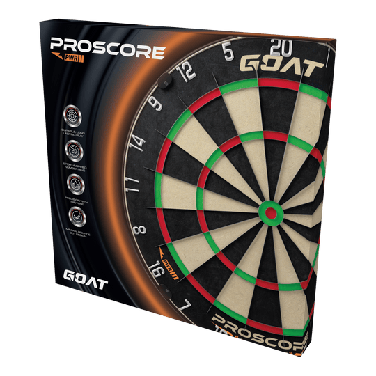 Die Abbildung zeigt das Produkt „GOAT Proscore PWR Steeldartboard“ in seiner Verpackung. Auf der Box sind das Dartboard und verschiedene Produkthighlights sichtbar.