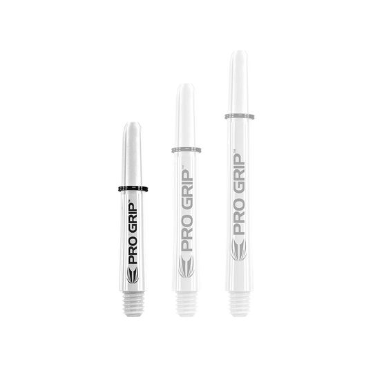 Das Bild zeigt drei weiße Pro Grip Dartschäfte in unterschiedlicher Länge. Auf jedem Schaft steht der Schriftzug "PRO GRIP" mit einem schwarzen Logo.