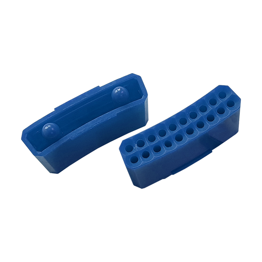 Das Bild zeigt zwei blaue Ersatzfelder für das Produkt "Granboard 132". Eines der Felder hat kleine Löcher, das andere eine glatte Oberfläche mit zwei runden Erhebungen.