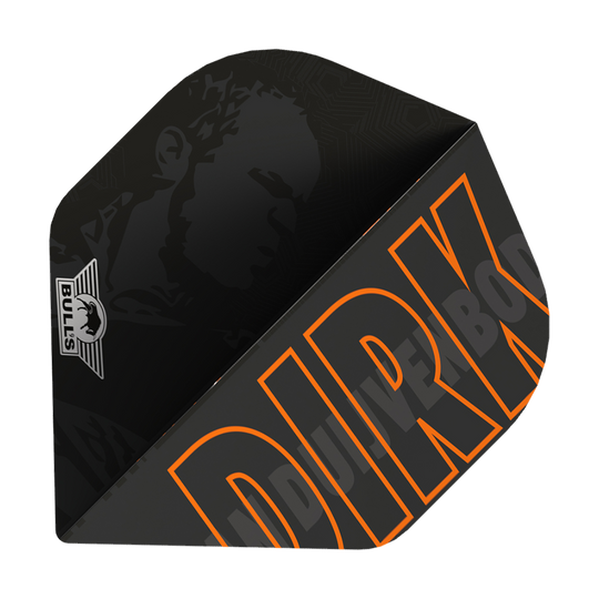Bulls NL Speler 100 Dirk Van Duijvenbode No2 Standaardvluchten Das Bild zeigt ein schwarzes Dartflight mit dem Namen "DIRK" in großen orangefarbenen Buchstaben. In der Ecke ist das Bulls-Logo zu sehen und im Hintergrund ist ein Porträt schattiert dargestellt.