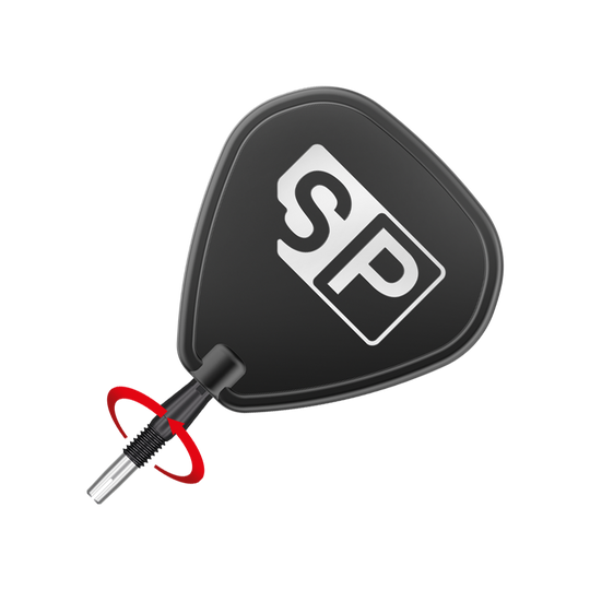 Target Swiss Storm Diamond Point Dartpunten - Zwart Auf dem Bild ist eine schwarze Dartflügel mit den weißen Buchstaben "SP" zu sehen. Der Dartflügel ist am Schaft eines Dartpfeils befestigt.