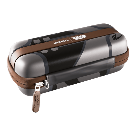 Das Bild zeigt das Target Star Wars Boa Dartcase - Mandalorian. Es handelt sich um ein Dartetui mit einem Star Wars Mandalorian Motiv.