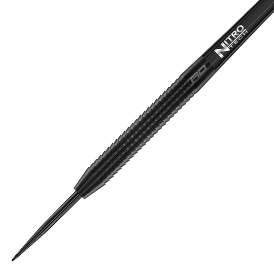 Das Bild zeigt einen Red Dragon Razor Edge Black Steeldart. Der Dart ist schwarz und hat eine gerillte Griffzone für besseren Halt.