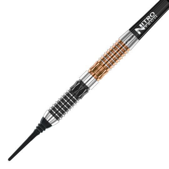 Red Dragon Panterra zachte dartpijlen - 20g Das Bild zeigt einen Red Dragon Panterra Softdart mit einem Gewicht von 20g. Der Dartpfeil hat ein auffälliges Design mit schwarzen, silbernen und bronzefarbenen Elementen.