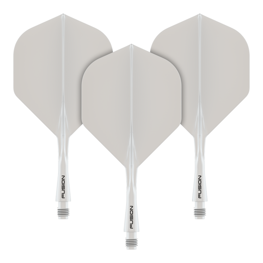 Winmau Fusion Flight Shaft System Standaard Wit Das Bild zeigt drei weiße Dartflights mit integrierten Schäften. Auf den Schäften steht das Wort „FUSION“.