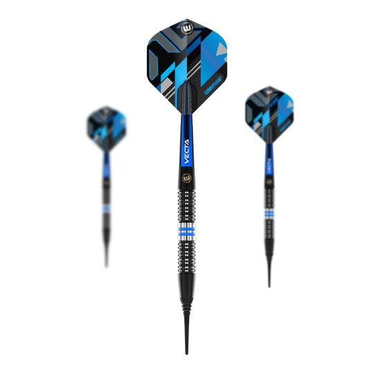 Winmau Galactics zachte darts - 20g Das Bild zeigt drei Winmau Galactics Softdarts mit einem Gewicht von 20g. Die Darts haben ein modernes Design in Blau und Schwarz mit markanten Linien auf den Flights.