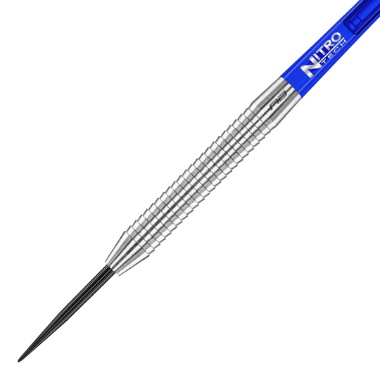Red Dragon Razor Edge originele stalen dartpijlen Das Bild zeigt einen Red Dragon Razor Edge Original Steeldart mit einem Gewicht von 24g. Der Dart hat einen silbernen, geriffelten Schaft und ein blaues Flight-Element.