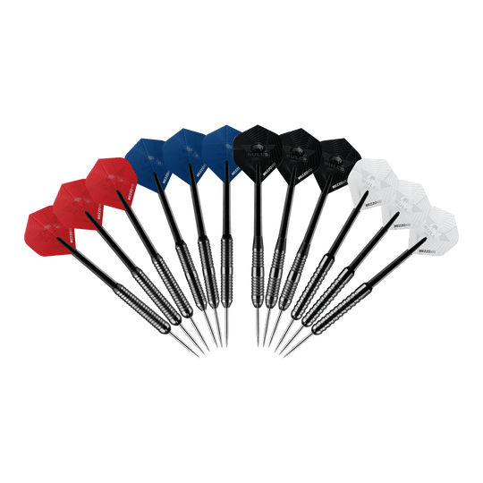 Abgebildet ist das Produkt Bulls NL Bundle Of Steel - 4 Sets Brass Steeldarts. Es sind vier Sätze Steeldarts aus Messing dargestellt.