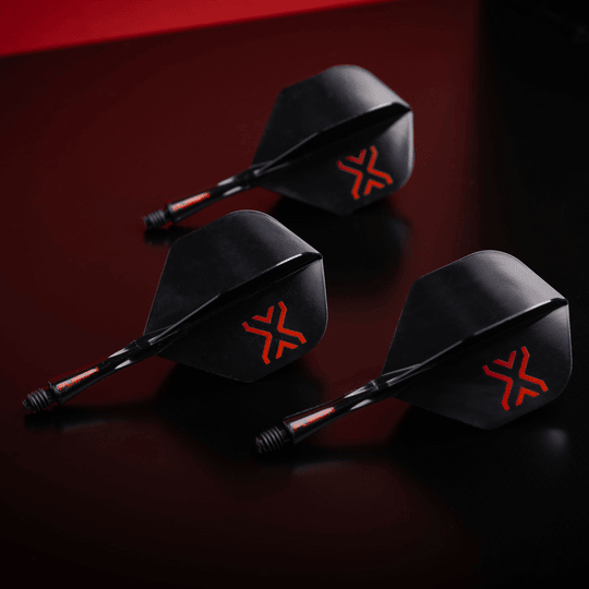 Winmau Fusion Blade X No2 standaard flight shaft systeem - zwart Das Bild zeigt das Winmau Fusion Blade X No2 Standard Flight-Shaft-System in Schwarz. Es handelt sich um ein Zubehörteil für Dartspiele.