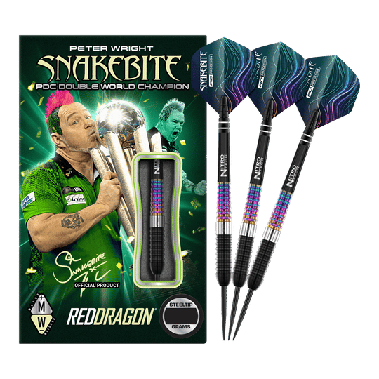 Die Abbildung zeigt die Red Dragon Peter Wright Corra Steeldarts mit bunter Verpackung. Drei Steeldarts mit farbenfrohem Schaft und schwarzen Spitzen sind neben der Verpackung zu sehen.
