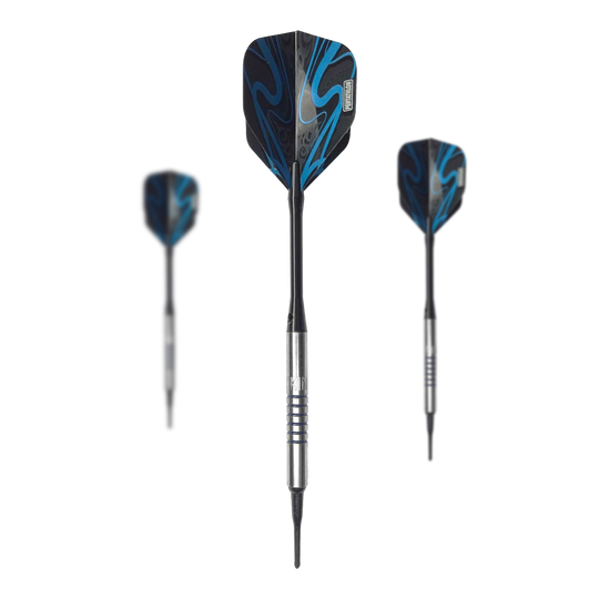 McDart 85 Tungsten V19 zachte dartpijlen - 16,5 g Auf dem Bild sind drei Softdarts des Modells "McDart 85er Tungsten V19" mit einem Gewicht von 16,5g zu sehen. Die Darts haben silberne Barrels und schwarze Flights mit blauen Verzierungen.