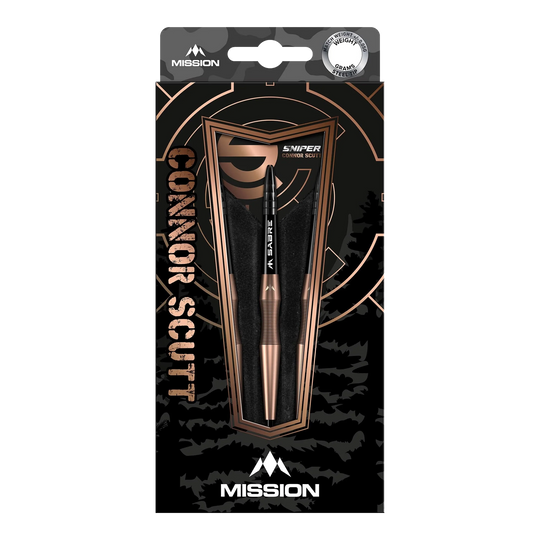 Die Abbildung zeigt die Mission Connor Scutt Sniper Steeldarts in einer schwarzen und goldenen Verpackung. Die Darts sind vorne zu sehen und die Marke "Mission" ist am unteren Rand abgebildet.