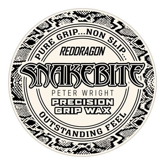 Red Dragon Peter Wright Snakebite Precision Grip Wax vinger wax Das Bild zeigt das Produkt "Red Dragon Peter Wright Snakebite Precision Grip Wax". Auf der Verpackung steht, dass es für einen sicheren Halt und ein herausragendes Griffgefühl sorgt.