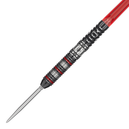 Das Bild zeigt einen Target Japan Prime Series Diamond GEN3 Steeldart. Der Dartpfeil hat ein auffälliges Design mit silbernen, schwarzen und roten Akzenten.