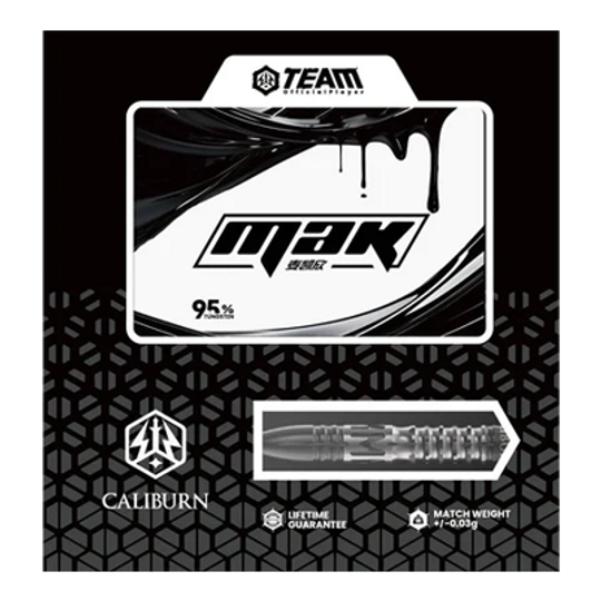 Das Bild zeigt die Verpackung der Caliburn Player MAK Steeldarts mit einem Gewicht von 23,5g. Die Verpackung hebt das moderne Design und eine Lebenszeitgarantie hervor.