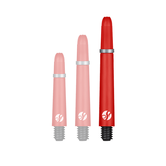 Shot Koi Carbon Shafts - Rood Auf dem Bild sind drei rote Dartschäfte in verschiedenen Längen zu sehen. Sie haben schwarze Gewinde und einen silbernen Ring in der Mitte.