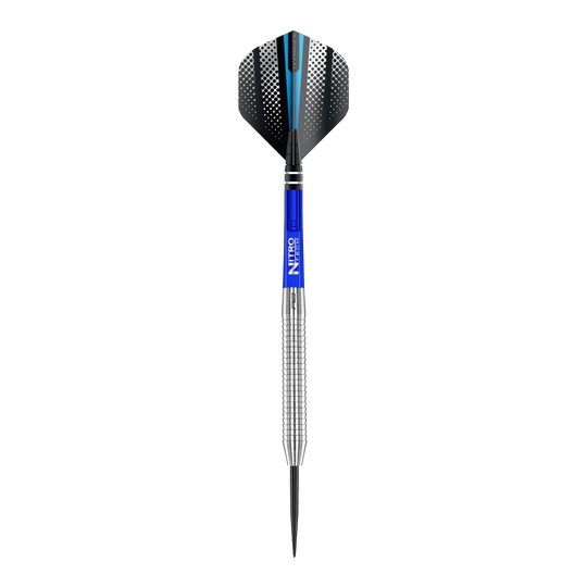 Red Dragon Razor Edge originele stalen dartpijlen Das Bild zeigt einen Red Dragon Razor Edge Original Steeldart mit einem Gewicht von 24g. Der Dart hat einen silbernen, geriffelten Schaft, einen blauen Mittelteil und schwarze Flights mit weißen Punkten und einem blauen Streifen.