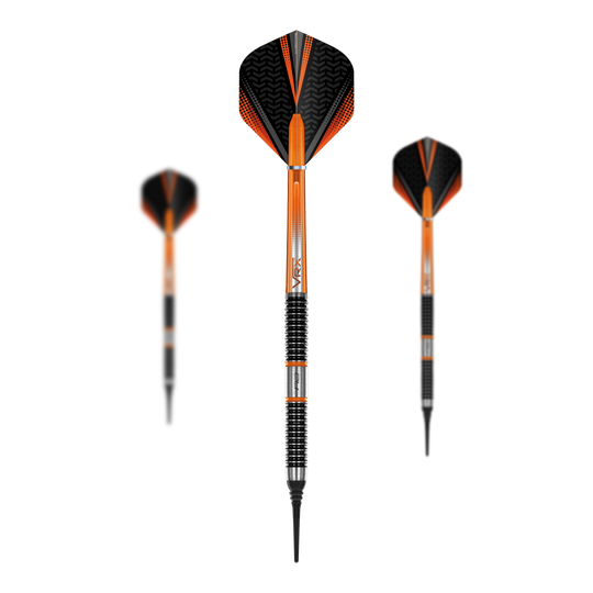 Red Dragon Amberjack 18 zachte darts - 20g Das Bild zeigt drei Softdarts des Modells „Red Dragon Amberjack 18 Softdarts - 20g“. Die Darts sind überwiegend orange und schwarz mit silbernen Rillen am Griff.