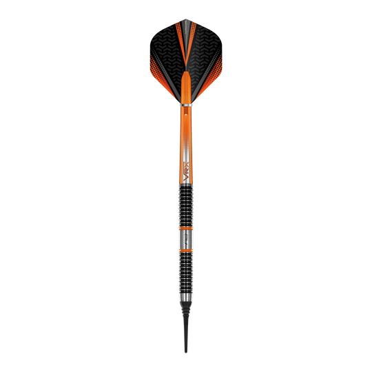 Red Dragon Amberjack 18 zachte darts - 20g Das Bild zeigt einen Softdart aus der Serie "Red Dragon Amberjack 18" mit einem Gewicht von 20 Gramm. Der Dart ist überwiegend schwarz und orange gefärbt und verfügt über einen geriffelten Griffbereich.