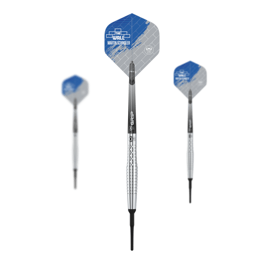 Das Bild zeigt drei Softdarts aus der Serie "Bulls Martin Schindler Original Generation 2". Die Darts haben silberne, gerillte Barrels und Flights mit blau-grauem Design.