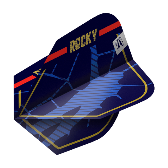 Target Pro Ultra Josh Rock GEN1 No6 Vluchten - 3 Sets Das Bild zeigt das Produkt "Target Pro Ultra Josh Rock GEN1 No6 Flights - 3 Sets". Die Dartflights sind dunkelblau mit goldener Umrandung, rotem Streifen und der Aufschrift "ROCKY".