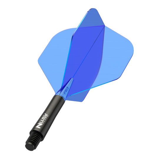 Auf dem Bild ist ein blauer Dartflug mit schwarzem Schaft zu sehen. Der Schaft trägt die Aufschrift "Nitro Flite".