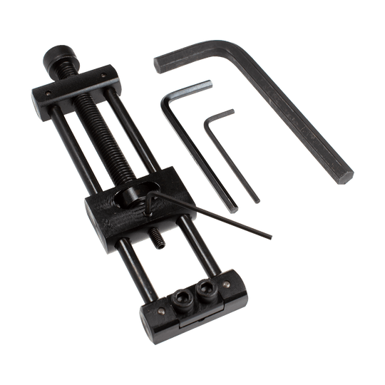Designa Dart Repointer Black Pro Edition - Tipwisselaar Dieses Bild zeigt den Designa Dart Repointer Black Pro Edition - Spitzenwechsler. Es handelt sich um ein Werkzeug zum Austausch von Dartspitzen in schwarzem Design.