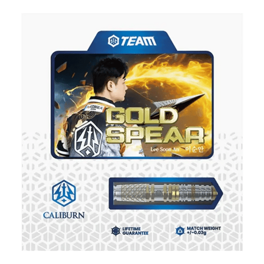 Abgebildet sind die Caliburn Players Darts Lee Soon An Gold Spear Steeldarts, 23g. Diese Darts zeichnen sich durch eine goldfarbene Optik aus.