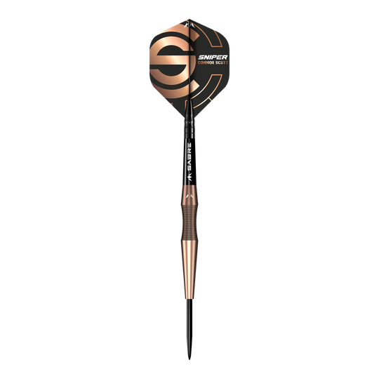 Das Bild zeigt einen einzelnen Steeldart namens "Mission Connor Scutt Sniper". Der Dart hat ein elegantes Design mit schwarzen und bronzefarbenen Elementen sowie einer Flightscheibe mit Aufschrift.