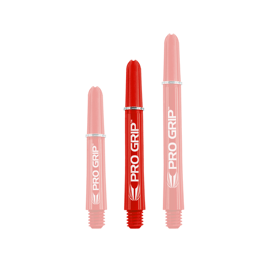 Target Pro Grip Shafts - 3 sets - Rood Das Bild zeigt drei rote "Pro Grip" Shafts für Dartpfeile in unterschiedlichen Längen. Alle drei Shafts haben die weiße Aufschrift "PRO GRIP" und ein Logo.