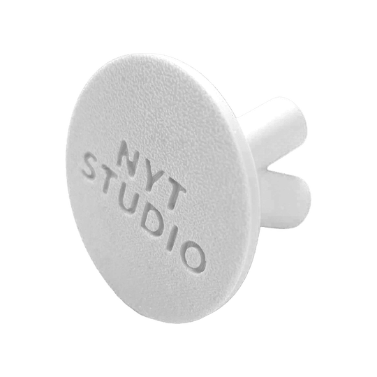 Abgebildet ist ein weißer, kompakter Darthalter von NYTStudio. Das Modell trägt den Namen '678_NYTStudio_Compact_Darthalter_Wei_3'.