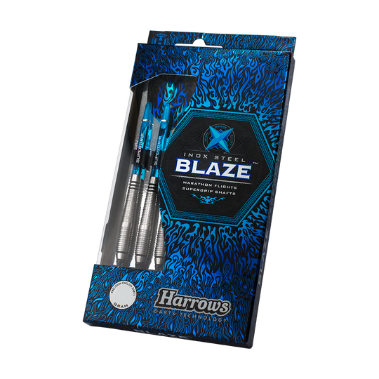 HA13968_Harrows_Blaze_Style_A_Softdarts_3 Die Abbildung zeigt eine Packung Harrows Blaze Style A Softdarts mit einem Gewicht von 18g. Die Darts sind in einer blauen Verpackung mit Flammenmuster sichtbar.