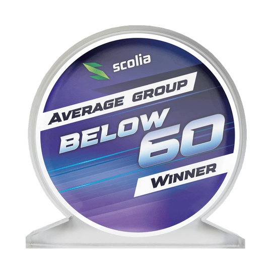 Scolia Acrylglas Trofee - Winnaar Zu sehen ist ein Acrylglas-Pokal mit dem Namen "SCOPO-B60 Scolia". Dieser Pokal wird für einen Average unter 60 verliehen.