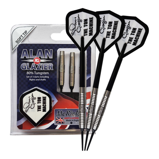 McKicks Alam Glazier Shark Machine Zachte Darts Das Bild zeigt ein Set von drei Softdarts mit der Aufschrift "McKicks Alan Glazier Shark Machine Softdarts". Die Verpackung hebt hervor, dass die Darts zu 80% aus Tungsten bestehen und "The Ton Machine" Flügel besitzen.
