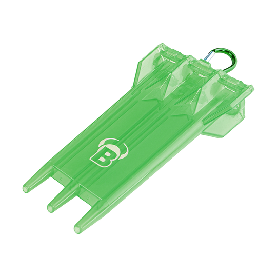 66424_Bulls_ACRA_X_Dartcase_Green_1 Das Bild zeigt das Produkt "Bulls ACRA X Dartcase" in einem transparenten grünen Design. Das Dartcase ist länglich, hat drei Fächer und ein weißes Logo auf der Oberseite.