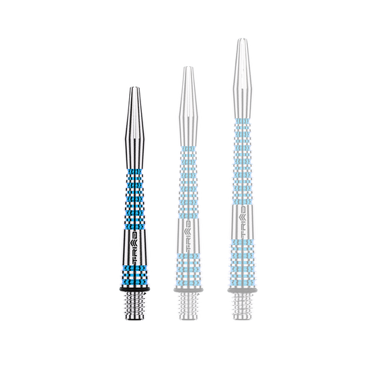 Winmau Triad RX Aluminium Shafts - Blau Das Bild zeigt drei blaue und silberne Aluminium-Dartschäfte in unterschiedlichen Längen. Sie haben ein geriffeltes Muster und das Wort "TRIAD" ist darauf zu lesen.