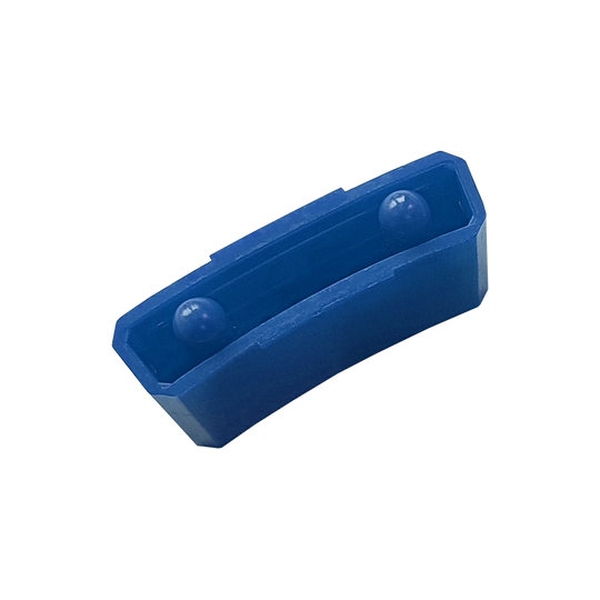 Das Bild zeigt ein blaues Ersatzfeld für das Granboard 132. Das Ersatzteil hat eine rechteckige Form mit zwei kleinen Kugeln auf der Oberfläche.