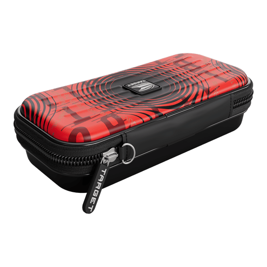 Target Takoma Stephen Bunting dartkoffer Das Bild zeigt das Produkt "Target Takoma Stephen Bunting Dartcase". Das Dartcase ist rot-schwarz gestaltet und hat einen Reißverschluss mit dem Schriftzug "TARGET".