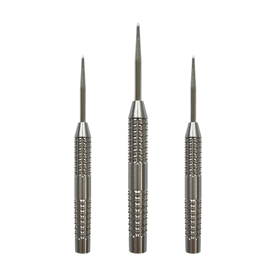 McDart SilverGrip Steeldart-vaten Das Bild zeigt drei silberne Steeldart-Barrels der Marke McDart SilverGrip. Sie sind aus Metall gefertigt und haben eine strukturierte Griffoberfläche.