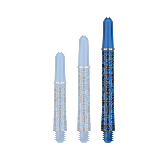 Auf dem Bild sind drei blaue Dartschäfte in unterschiedlichen Längen zu sehen. Sie tragen die Aufschrift "Pro Grip" und haben ein auffälliges Muster.