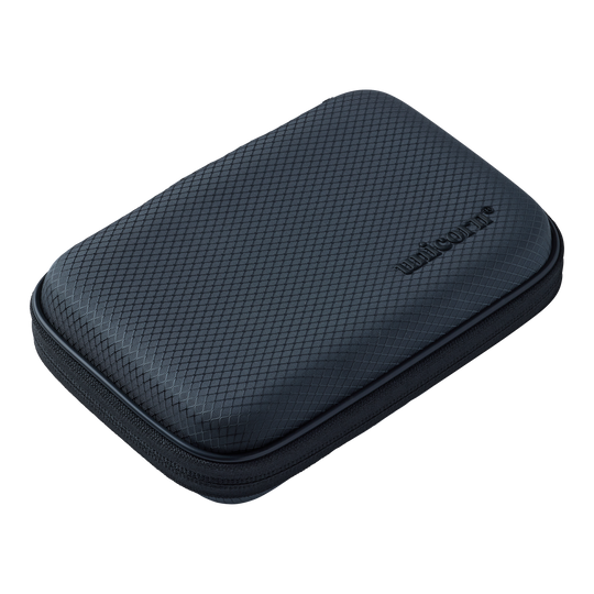 Unicorn Vanguard Medium Dartcase - Grijs Abgebildet ist das Unicorn Vanguard Medium Dartcase in Grau. Es bietet ausreichend Platz für mittelgroßes Dartzubehör.