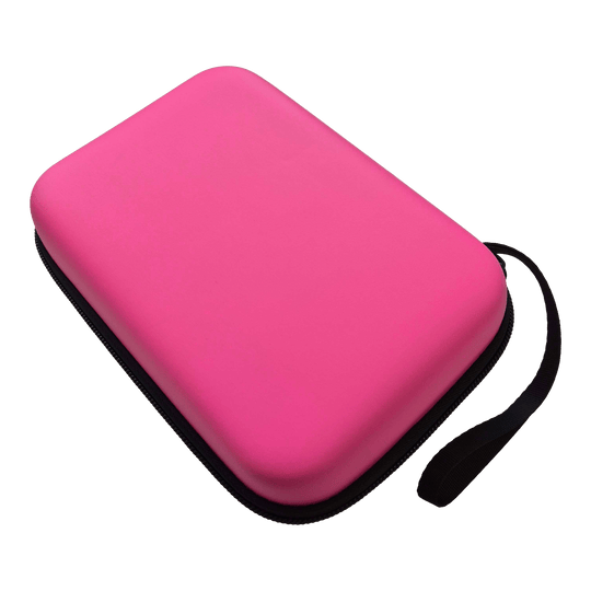McDart System-4 dartkoffer Zu sehen ist eine pinke Darttasche. Die Tasche ist das Modell DC05 von McDart.