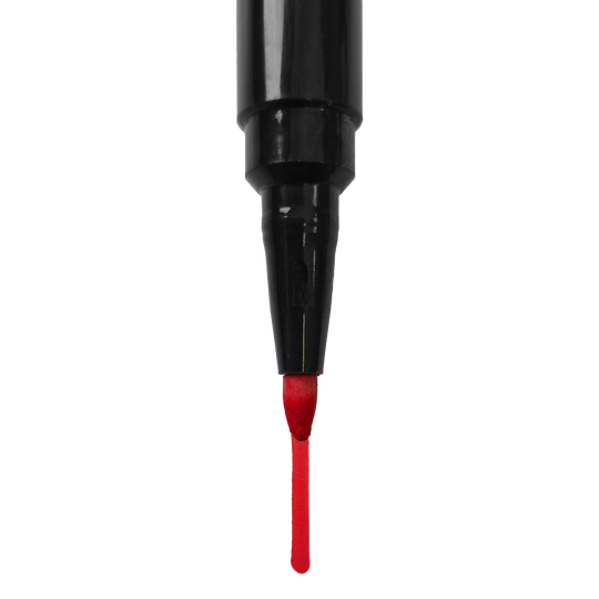 Bordmarker Auf dem Bild ist ein schwarzer Marker mit roter Spitze zu sehen. Die rote Farbe ist deutlich am unteren Ende des Markers sichtbar.