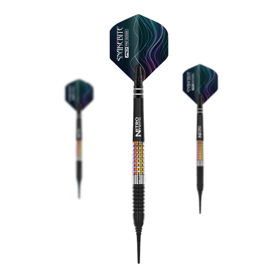 Red Dragon Peter Wright Corra Soft Darts - 18g Das Bild zeigt drei Softdarts des Modells „Red Dragon Peter Wright Corra Softdarts - 18g“. Die Darts haben bunte, strukturierte Griffe und schwarze Flights mit einem wellenförmigen Muster.