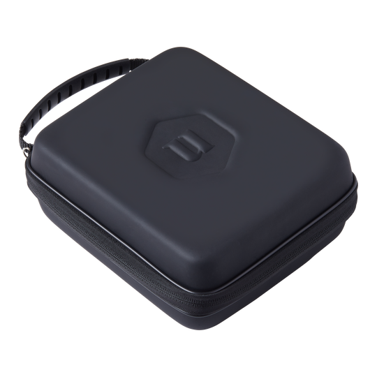 Das Bild zeigt das Produkt "Unicorn Ultra 3UP Large Dartcase - Schwarz". Es handelt sich um ein großes, schwarzes Etui mit Reißverschluss und Tragegriff zur Aufbewahrung von Dartzubehör.