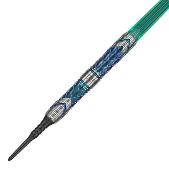 Target Japan Kaze Series Ceros 03 Soft Darts - 19g Das Bild zeigt einen Softdart der Marke Target Japan aus der Kaze Series, Modell Ceros 03 mit 19g Gewicht. Der Dartpfeil hat ein auffälliges, diamantförmiges Muster in Blau und Silber sowie einen grünen Schaft.
