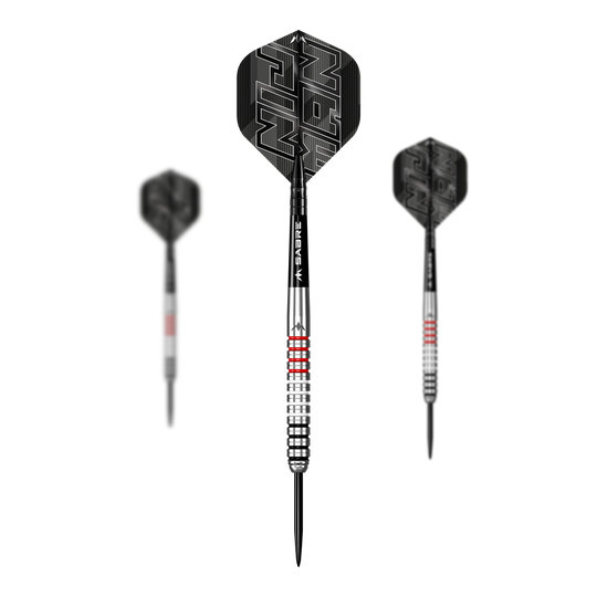 Mission Wessel Nijman stalen dartpijlen - 23g Das Bild zeigt drei Steeldarts des Produkts "Mission Wessel Nijman Steeldarts - 23g". Die Darts haben silberne Spitzen mit schwarzen und roten Akzenten sowie schwarze Flights mit weißem Schriftzug.