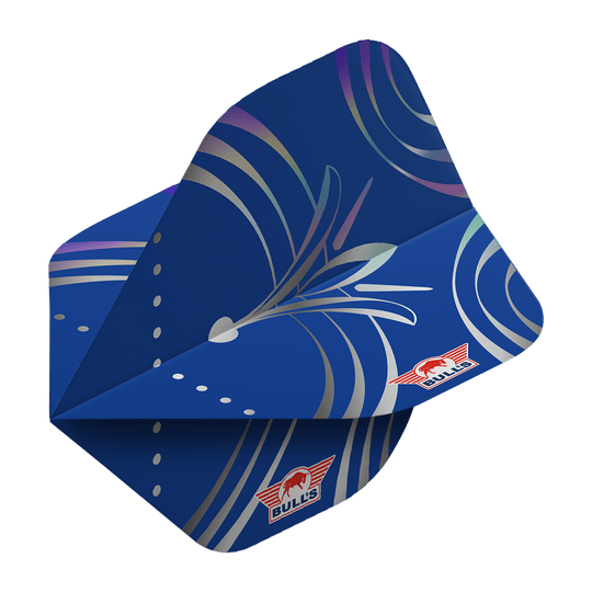 Bulls NL Series 100 Silvian No2 Standaardvluchten Das Bild zeigt einen blauen Dartflug mit silbernen Linien und Mustern. In der Ecke ist das rote Bulls NL-Logo zu sehen.
